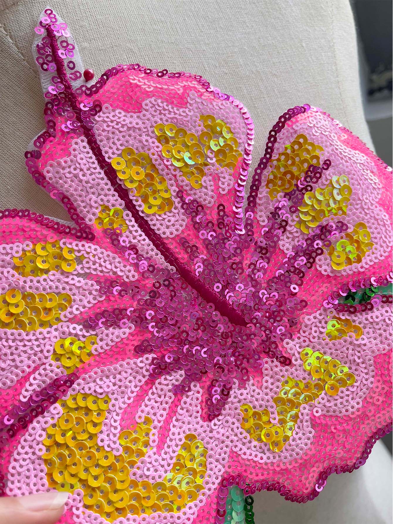 Applique Patch Flower - 1 ピース 26 センチメートルシャイニングピンクスパンコールアイアンでフラワーパッチイブニングドレス水着 DIY 衣類アップリケ