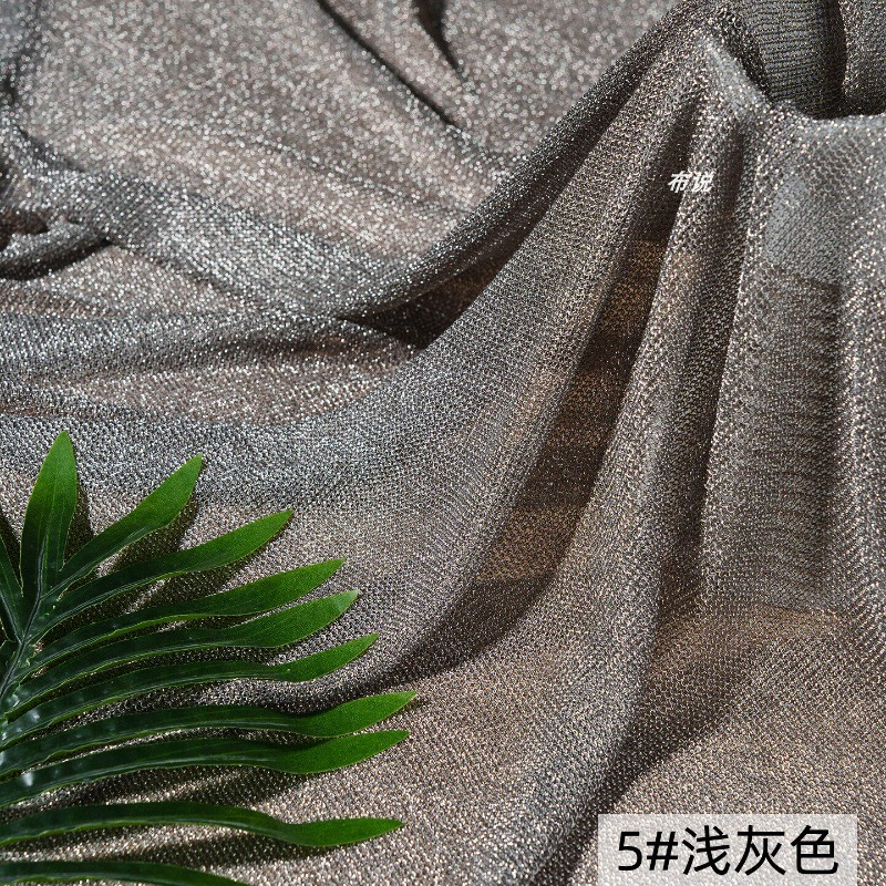 ライトグレーメタリック糸生地 4方向ストレッチ ソフトニット - Crystal Mesh Fabric のレビューと価格